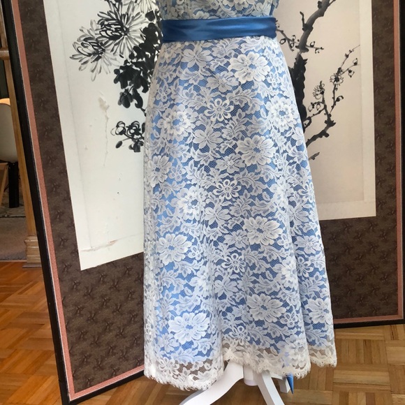 Blue strapless dress with white lace overlay - Picture 3 of 7